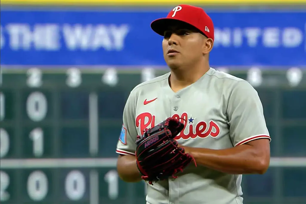 Ranger Suárez pitcher zurdo venezolano en plena acción de lanzamiento en la MLB