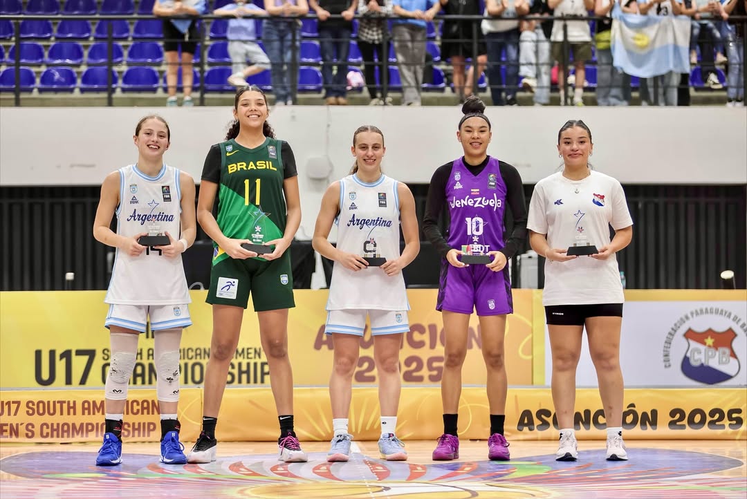 ¡Subcampeonas de América! Ángela Crespo y Venezuela U17 Femenino Logran Histórica Medalla de Plata ⭐️🇻🇪 Astrid Inojosa en el Quinteto Ideal del Sudamericano Sub 17 Femenino 2025.📊 La escolta Astrid Inojosa, en el Quinteto Ideal del Sudamericano Sub-17 Femenino 2025.